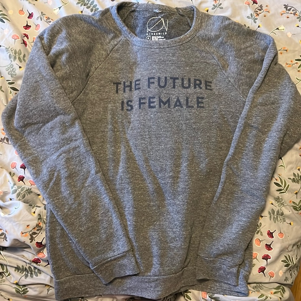 The future is female crewneck med